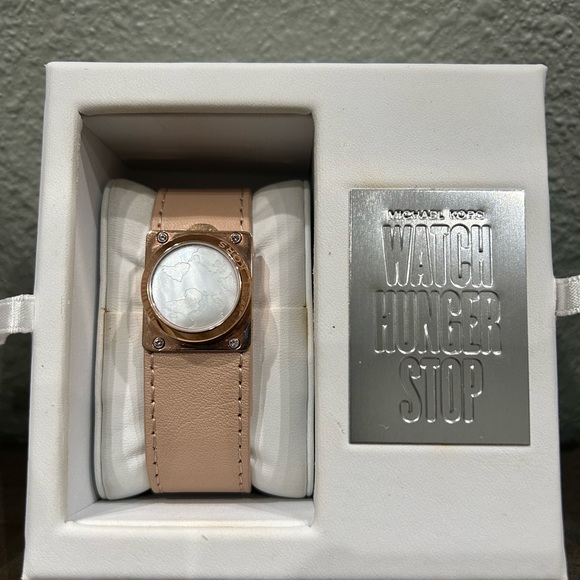 MICHAEL KORS “Rare” and “Limited” Women’s Rosa Gold Watch Hunger Stop - Picture 3 of 16